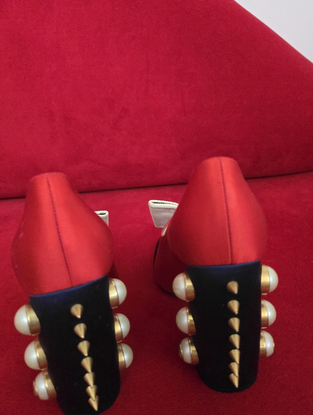 Gucci Luna Women's Two-Tone Navy and Red Bow Pumps - Picture 3 of 9